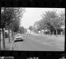 Ville voiture ancienne Peugeot route  - négatif photo ancien 35mm an. 1970