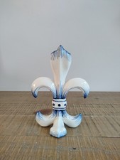 Vase En Forme De Fleur De Lys