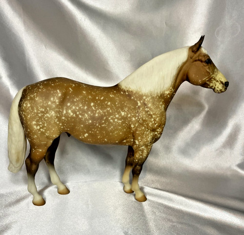 Breyer horse dappled palomino - breyer,