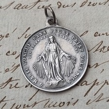 Pendentif Médaille Sainte
