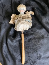 Ancien poupée porcelaine biscuit miniature marotte musicale, à identifier