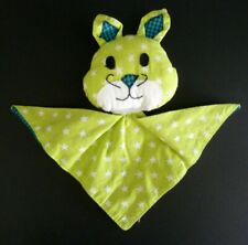 V12. DOUDOU PLAT KIKI LA PIGNE LAPIN VERT BLEU BLANC ETOILE  CARREAUX  TTBE