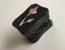 CHARMANTE BOITE "A GRILLONS"/ EN PIERRE/ NACRE/ CHINE/ ANNEES 80