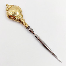 Poinçon de couture ancien or