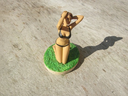 Figurine atlas tomb - figurine,