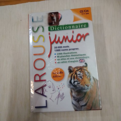 Dictionnaire larousse - dictionnaire,