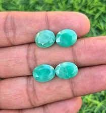 Lot de 4 bijoux en pierres