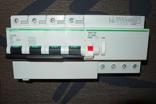 DISJONCTEUR DIFFERENTIEL 80A