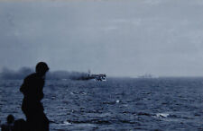 USS "Princeton" , (CVL 23), porte-avions américain en feu, Leyte le 24.10.44