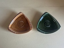 Lot De 2 Cendriers publicitaires .BENEDICTINE