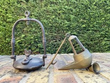 Deux Lampes À Huile Dont  Une