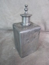 JOLI FLACON de MARIAGE, daté de 1817. En étain ciselé.