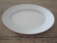 Plat ovale en porcelaine