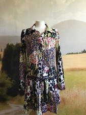 Jolie robe fleurie DDP taille 38 comme neuve.