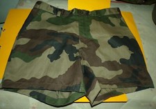 SHORT CAMOUFLE DE TYPE COMBAT