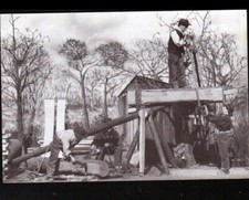 VALLON-en-SULLY (03) AUTOMATES SCIEURS de long P. COGNET / Carte postale en 1990