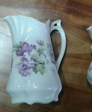 Pot à lait ou Crémier ancien, en porcelaine