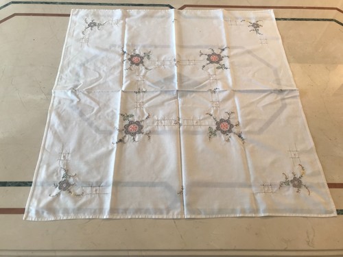 Nappe ancienne brodée - , main