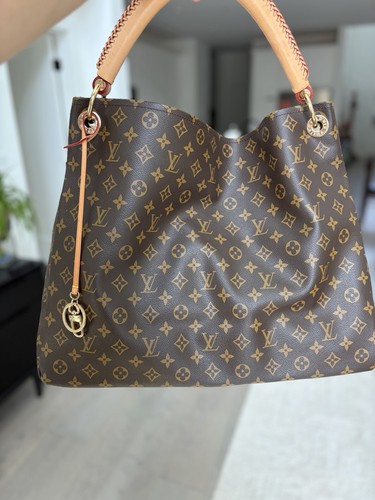 Louis vuitton monogram artsy - louis,