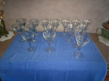 16 ANCIENS VERRES A PIED GARANTI DE BISTROT OU ESTAMINET VERRE TRES EPAIS A VOIR