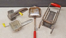 Lot 4 Anciens Objets de Cuisine Coupe Frite Gaufrier Mouli Persil Mouli Grater