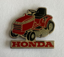 63 - Pin's TRACTEUR TONDEUSE HONDA TRACTOR