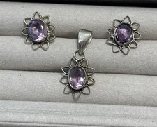 Pendentif et boucles