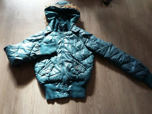 Doudoune courte capuche bleu