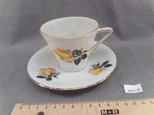 Tasses soucoupes en - 12,