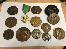 Lot de 12 Médaille bronze