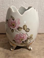 Vase oeuf en porcelaine de Limoges au décor fleuri surligné à la peinture or