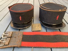 Lot Sapeur pompier PARIS - 2 képi 1 ceinture 1 boucle années 40/50 matriculé