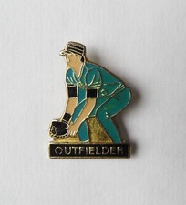 RNT 6/ pin's baseball Outfielder