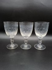 Série de trois verres à eau en cristal taillé de Baccarat modèle Gondole