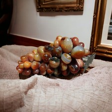 Grappes de raisin en pierre