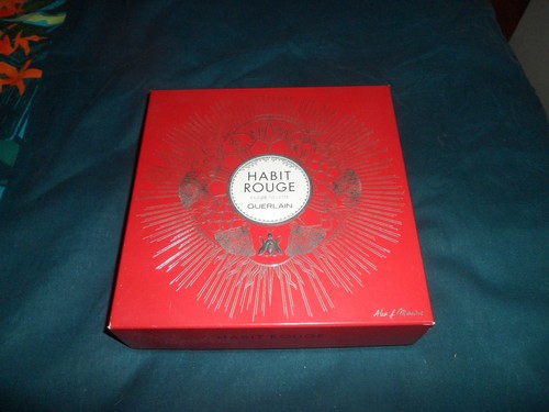 Boite carton vide rouge habit - carton,