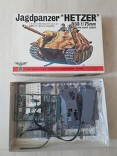 BANDAI - Ref: 8239-GERMAN JAGDPANZER  " HETZER " 38t   CANON DE 75 mm-Ech: 1/48e