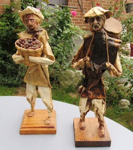 Statuettes papier mâché - papier,