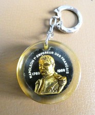 Ancien porte clé inclusion bourbon Napolèon Empereur Ajaccio Corse Années 60.