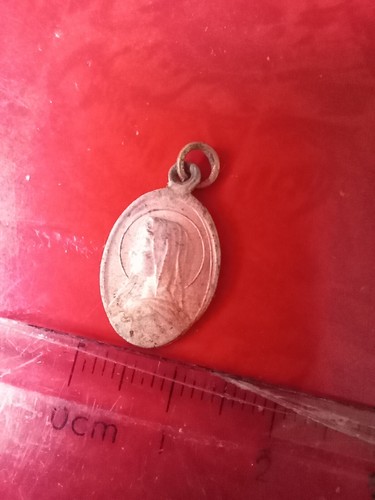 Petit pendentif religieux - pendentif,