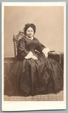 CDV 1865 Femme robe & coiffe