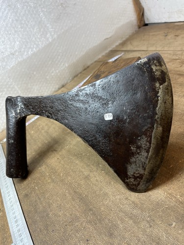 Hache forgée c outil - forgée, a