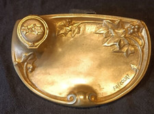 Maurice FRECOURT - Encrier en bronze doré aux lierres