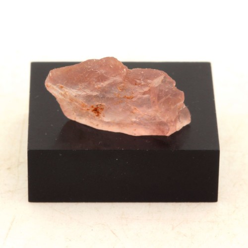 Fluorite rose massif - rose.,