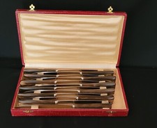 12 couteaux en inox -