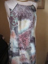 TRES BELLE ROBE BLANCHE "UN