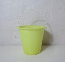seau de plage jaune enfant vintage