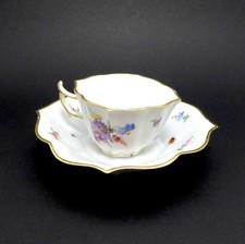 Meissen Tasse et Soutasse baroque fleurs et insectes XIXe-XXe Siècle 3/3