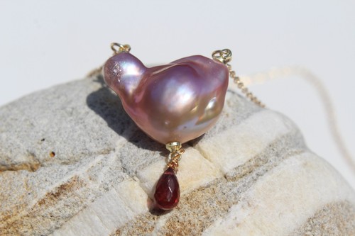 Collier pendentif très grande - très,