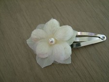 Accessoire bijou cheveux barrette  Mariée/Mariage  couleur Ivoire Fleur fille